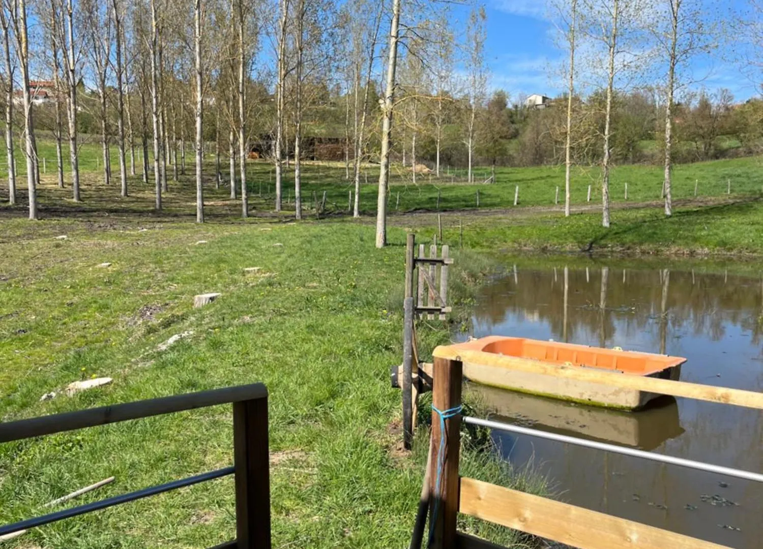 Country house Cabane Au Bord D'Un Etang Saint-Pierre-Eynac France