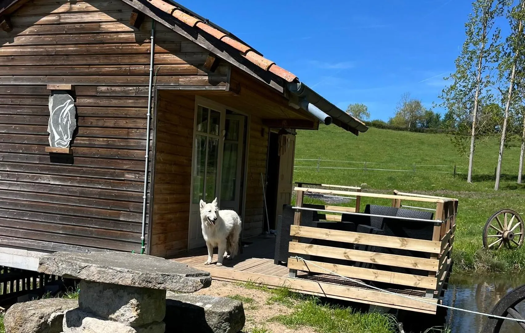 Cabane Au Bord D'Un Etang Saint-Pierre-Eynac France